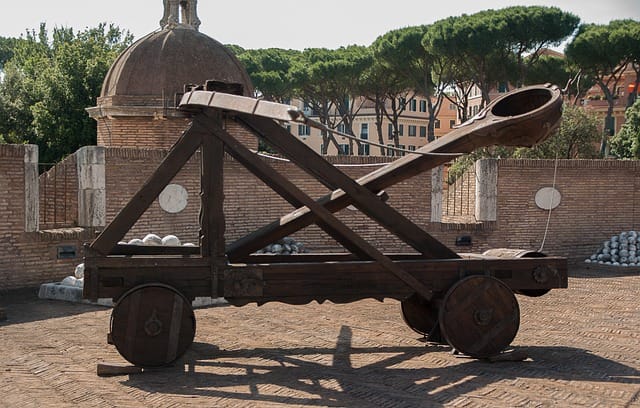 Catapulte e Baliste: macchine da guerra che hanno cambiato la storia