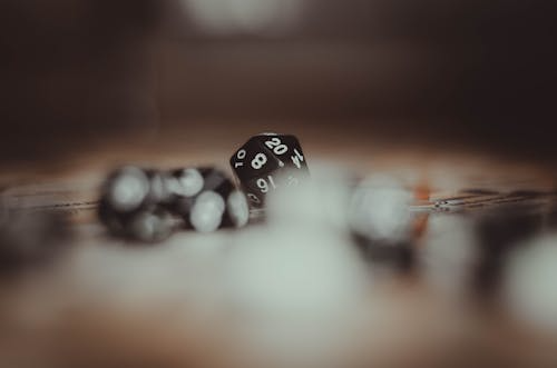 Quando il caso guida le scelte nei giochi di ruolo