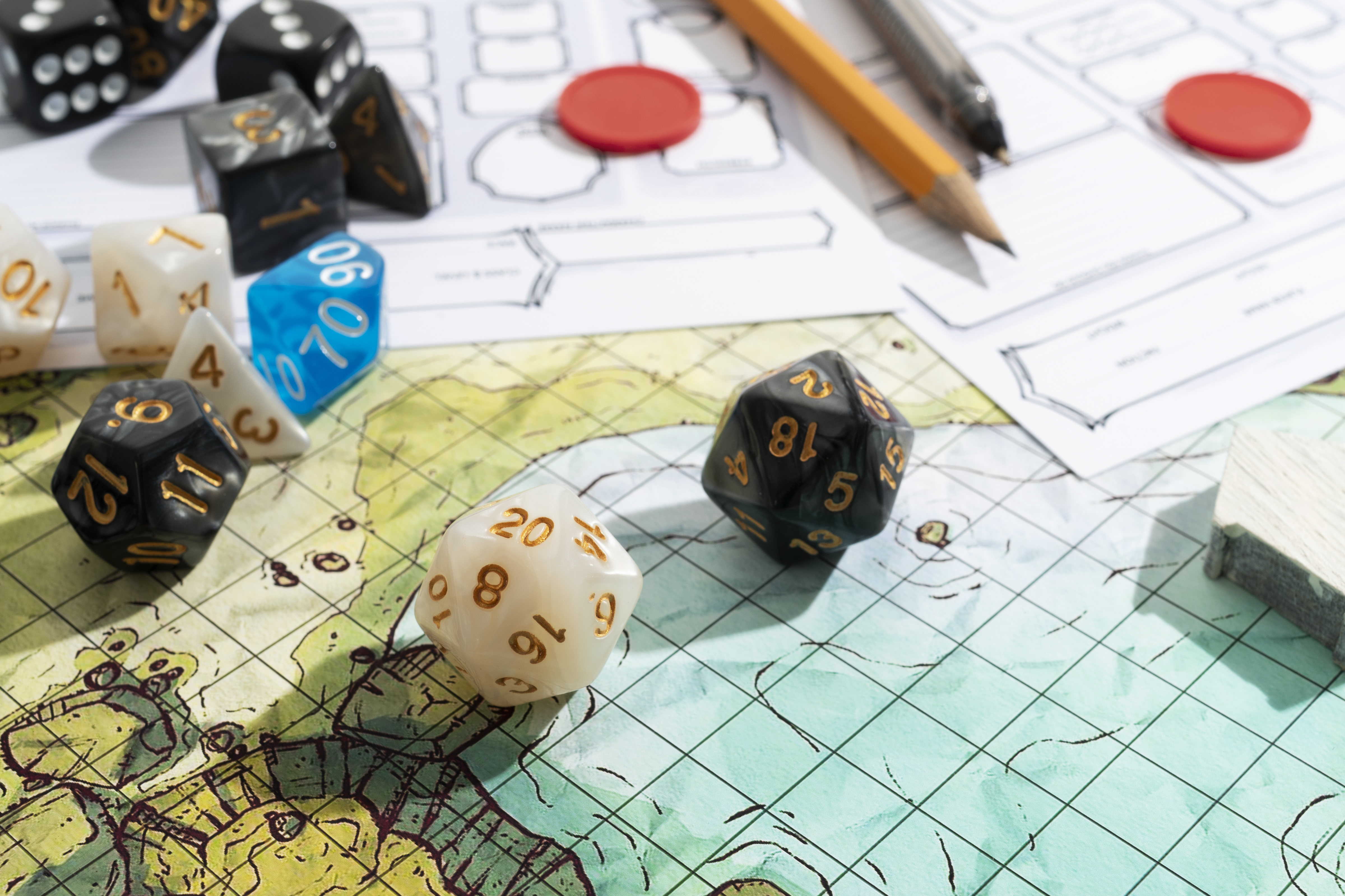 Dal D20 alla roulette: la lunga storia del caso, dal tavolo da gioco al tavolo verde